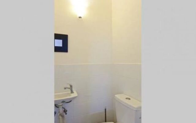 Charming 2 BR Parking Near Beach
