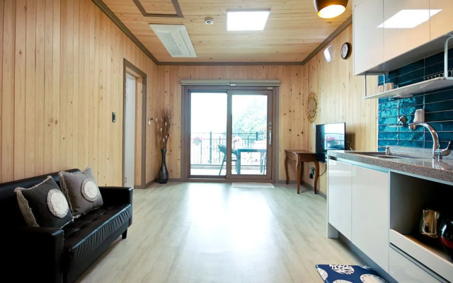 Lim Sea Side Poolvilla Pension