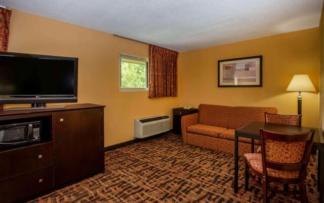 Super 8 by Wyndham Lawrence
