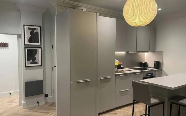 Nw119sg-modernapt-2guests-2br-1minhighstreet