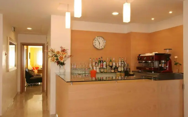Iones Hotel