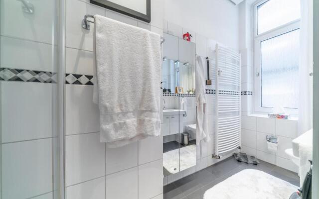 Id 6750 | Private Apartment