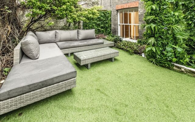 Luxury Oasis in South Kensington WITH AC
