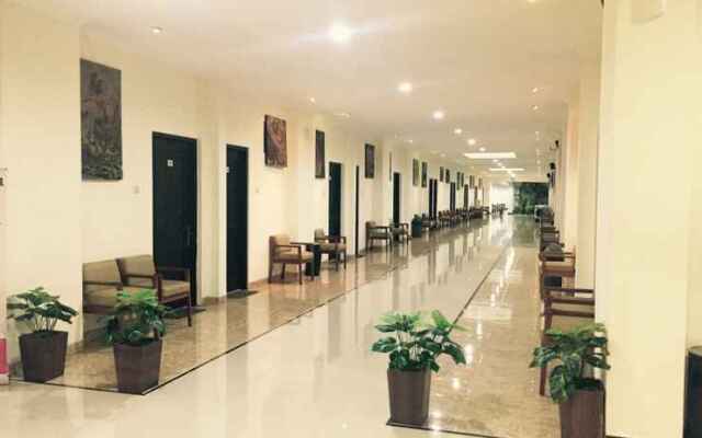 Tirta Kencana Hotel & Garden Resto