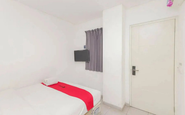 RedDoorz near Kaza Mall Surabaya