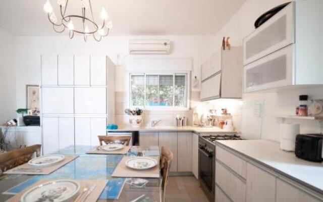 Luxury home Ahuza