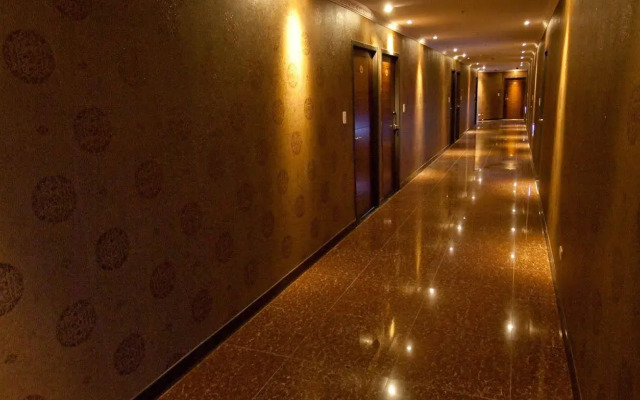 Jun Long Business Hotel