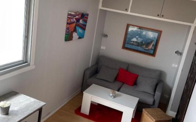 Studio with parking 100 m departures for the islands