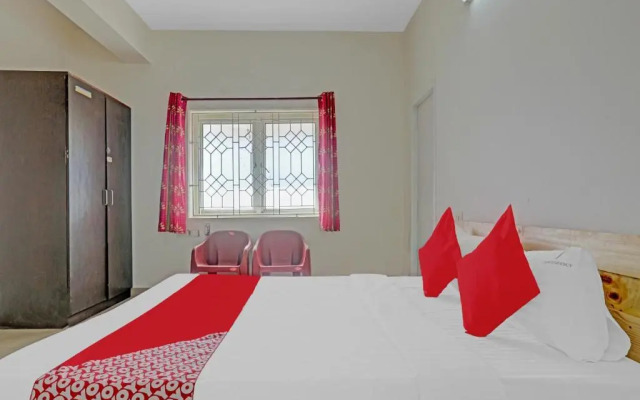 Flagship 87029 Hotel Tiara Grand