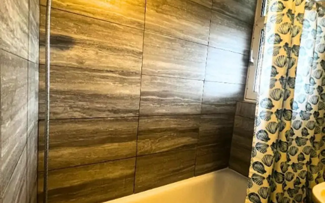 Central London Modern Apartment With 3 Bedrooms