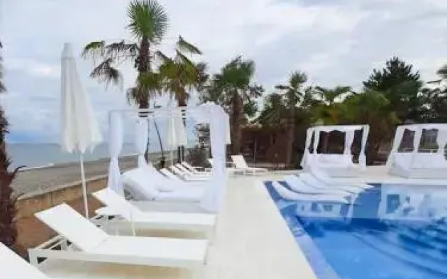 Luxury Dreamland Oasis Apartments