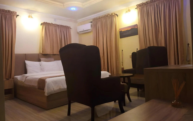 Euro Lounge and Suites