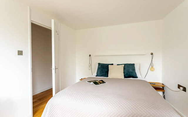 Modern Victoria Park Apartment