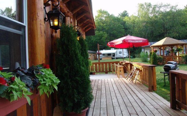 The Highlands Motel & Lodge