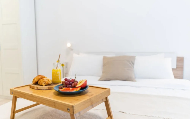 Sunlit Urban Escape with Balcony by Sea N Rent