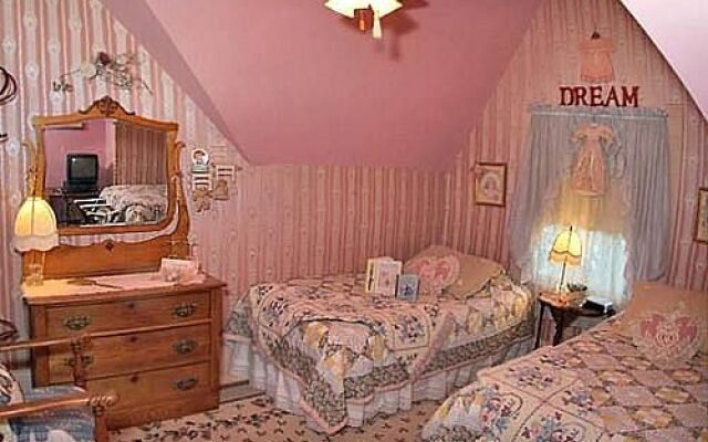 The Homespun Country Inn