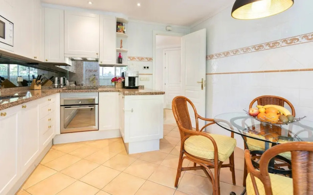 Luxury Apartment With Sea View In Marbella