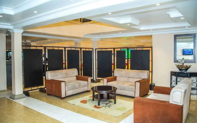 Royal Crest Hotel & Suites