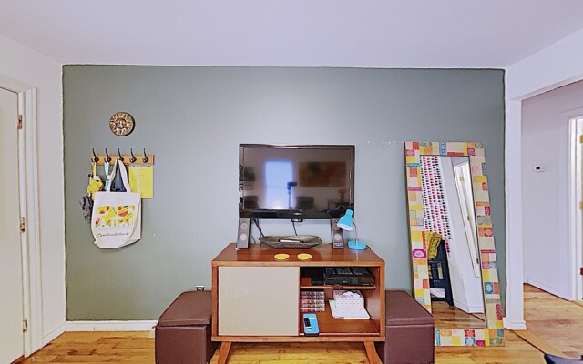 Hip 2BR Austin Bungalow by RedAwning