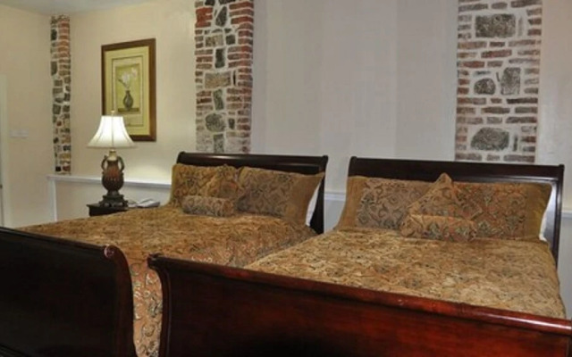 Cobblestone Inn
