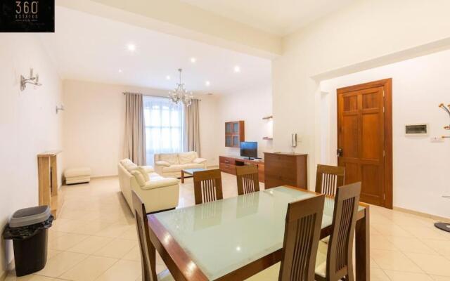 Beautiful, Seafront spacious APT in Sliema by 360 Estates