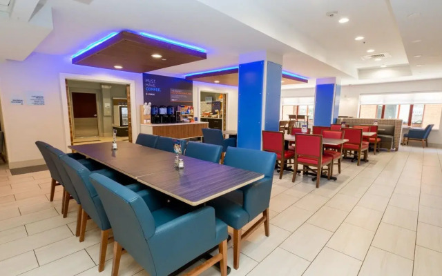 Holiday Inn Express Clinton by IHG