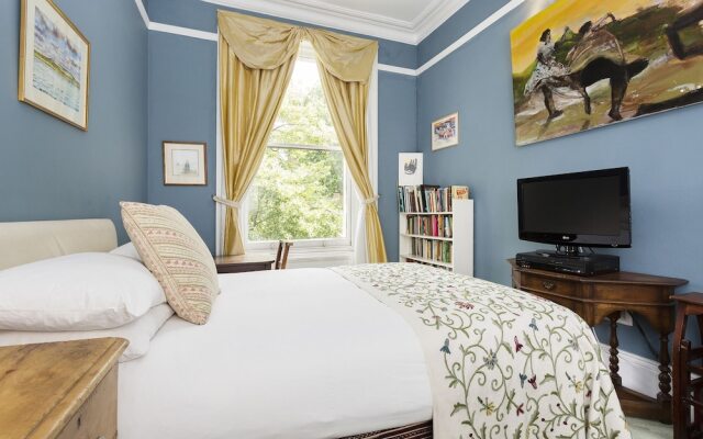 Veeve - The Artist's Retreat