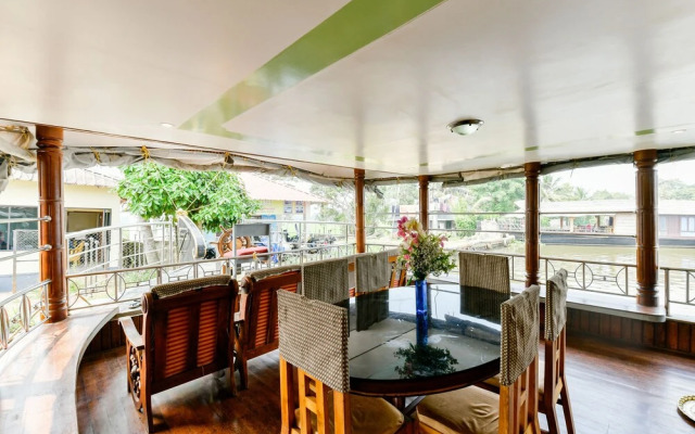 OYO 23047 Rkv Golden Petal Houseboat 3 Bhk