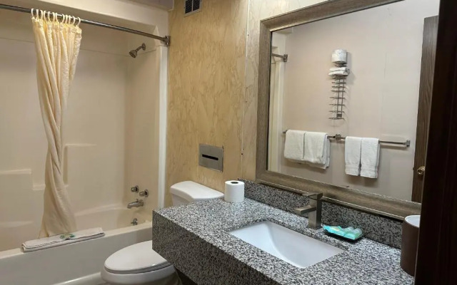 Motel 6 Iron Mountain