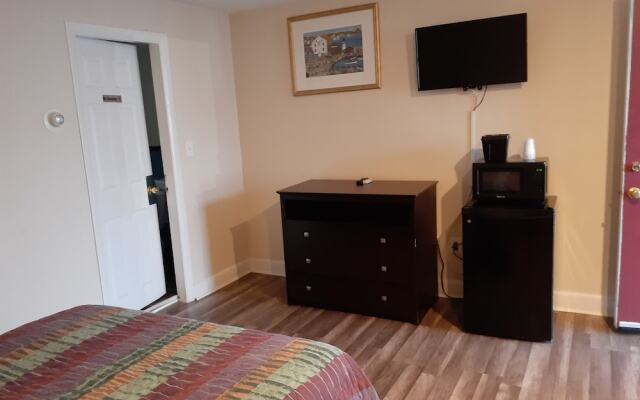 Town Line Inn