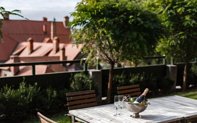 Lesar Hotel Angel