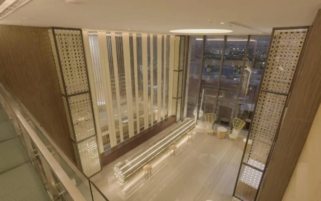 Whiz Luxe Hotel Spazio Surabaya