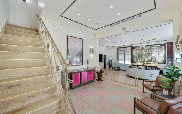 Greenview Hotel by Lowkl