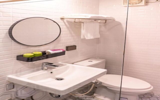 J Place Hotel