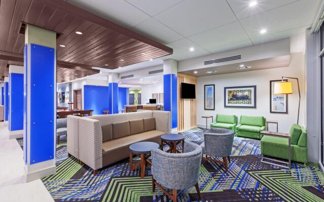 Holiday Inn Express & Suites Chanute by IHG