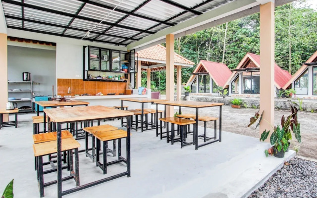 Capital O 93882 The Pondok Palma Villa & Resto