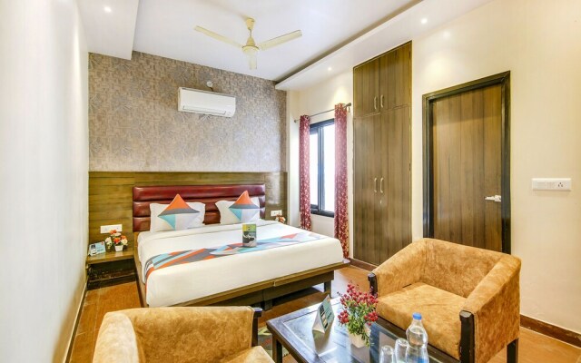 Gayatri Palace by OYO Rooms