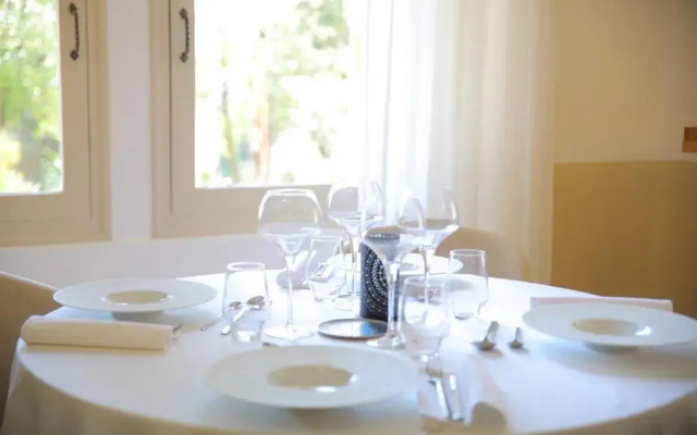 Chateau Des Fines Roches