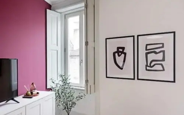 Camões Flat w/ AC & Balcony by LovelyStay