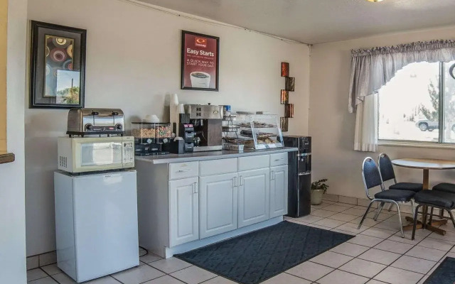 Ameri-Stay Inn & Suites