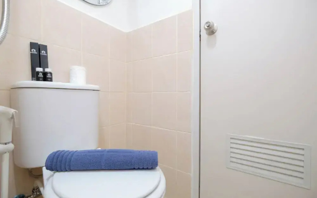 Modern Look 2BR at Podomoro Golf View Apartment