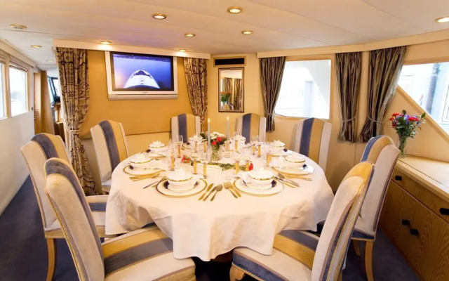 United Spirit Yacht