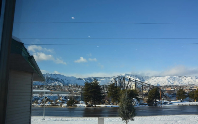 Cedars Inn