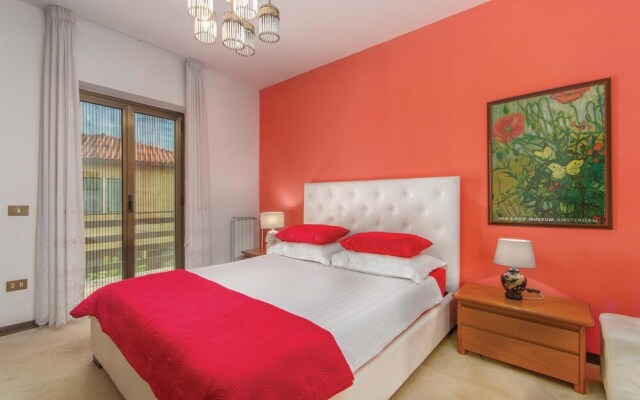 Awesome Home in Umag With 4 Bedrooms, Jacuzzi and Wifi