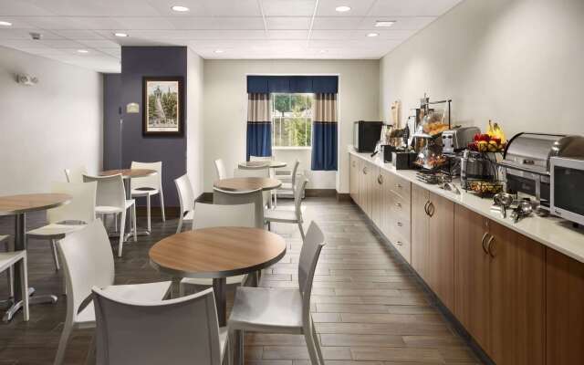 Microtel Inn & Suites By Wyndham Lynchburg