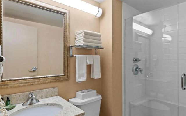 Travelodge by Wyndham Saskatoon