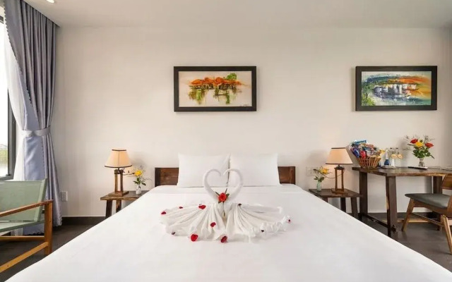 Boat House Riverside Homestay