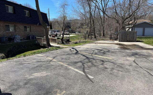 The Overbrook 2BR Pet-friendly Condo Lake Geneva