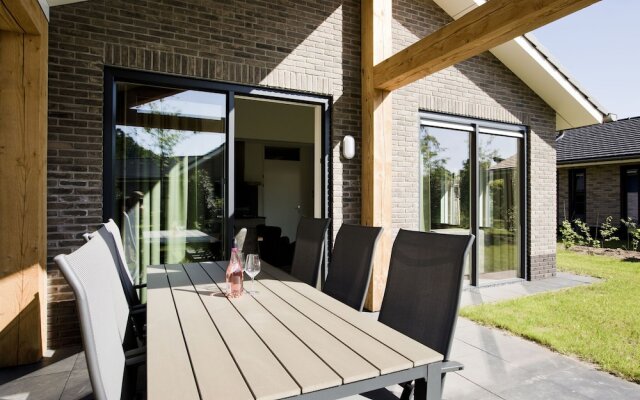 Attractive Bungalow with Covered Terrace near Veluwe