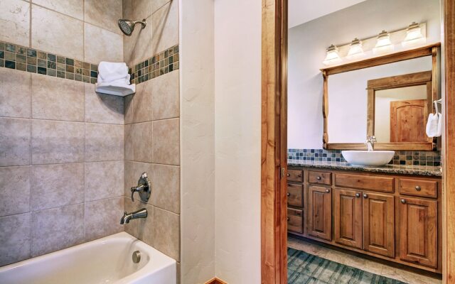 Highlands Trail House 5 Bedroom Home by RedAwning